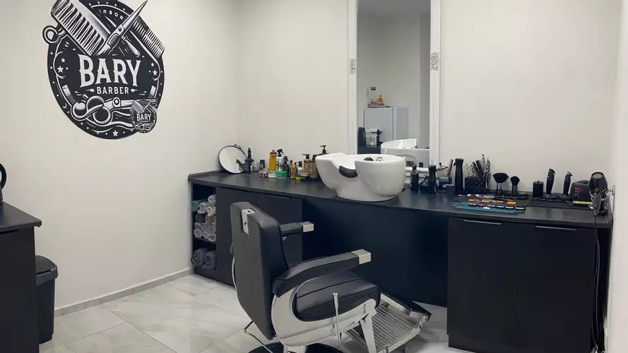 Bary Barber - Gallery Image 1