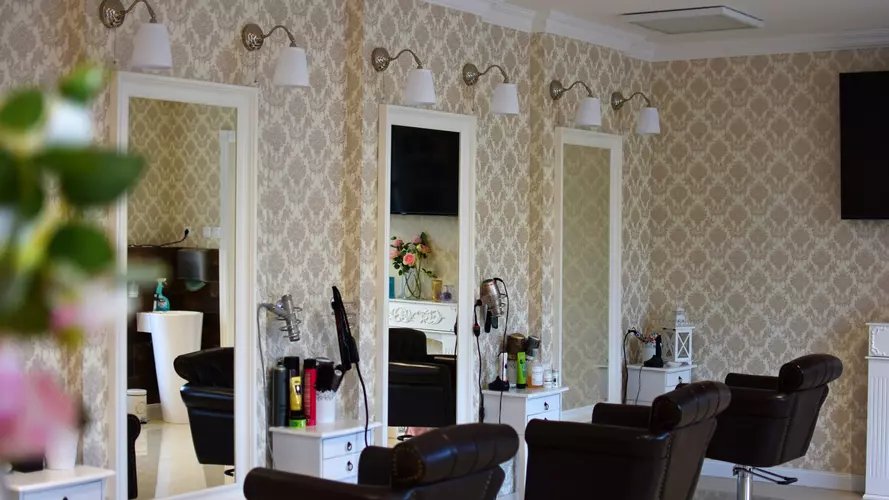 KADEŘNICKÝ SALON - EVA EICHLEROVÁ - Gallery Image 1