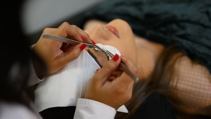 L Lashes - Gallery Image 1